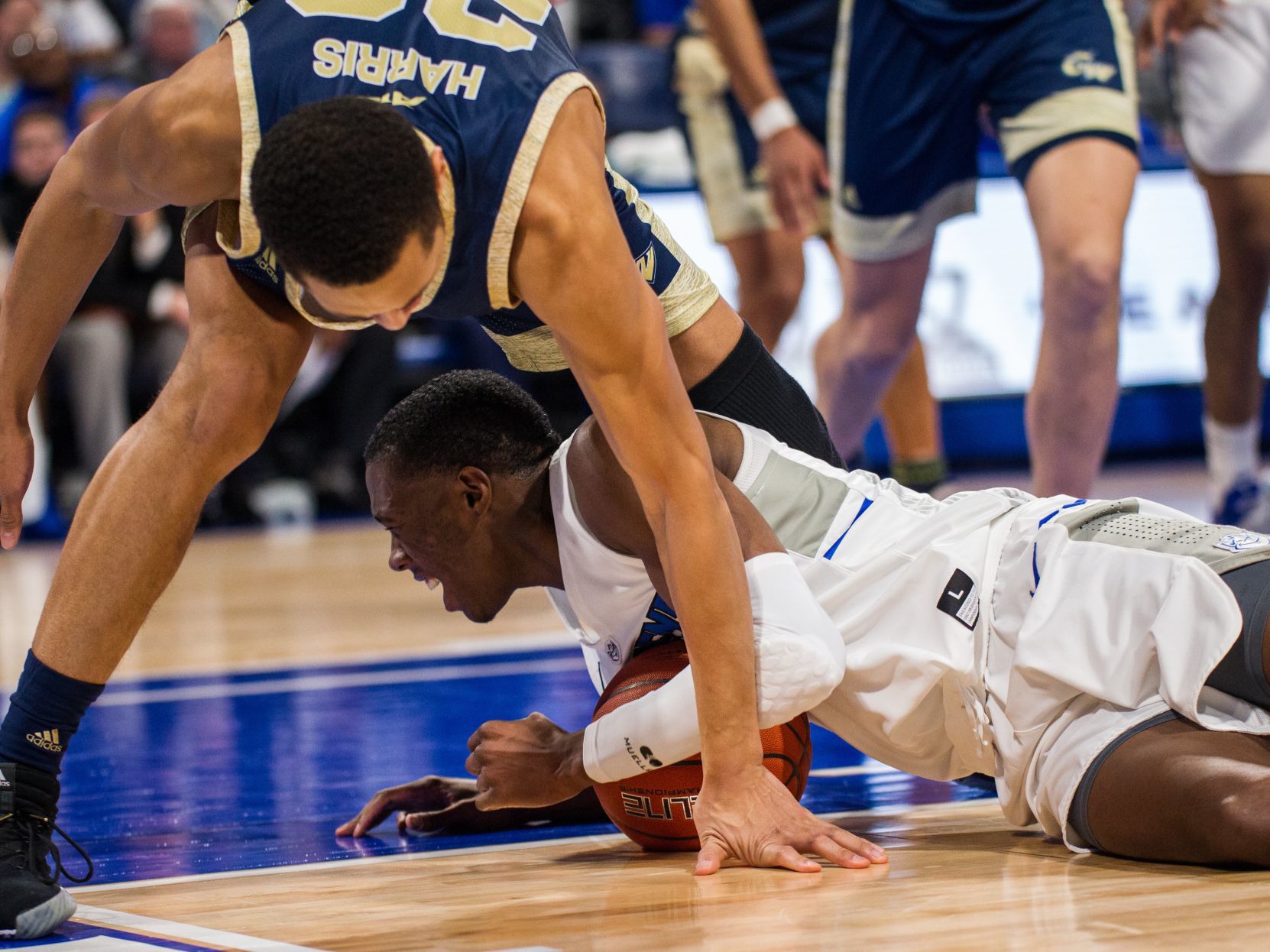 Billikens hold on to beat the George Washington Colonials 63-58